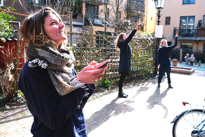 Discover Gouda with a self-guided Outside Escape city game tour! - Turfmarkt, where the canal becomes part of the puzzle