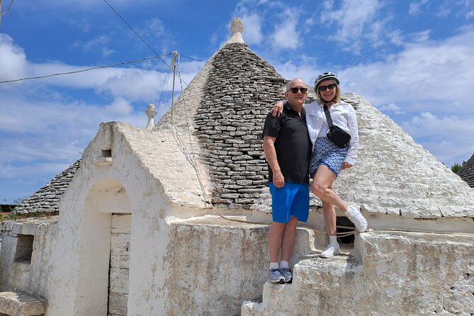 E-bike tour Martina Franca e Locorotondo and visit a dairy - What the guide adds to the experience