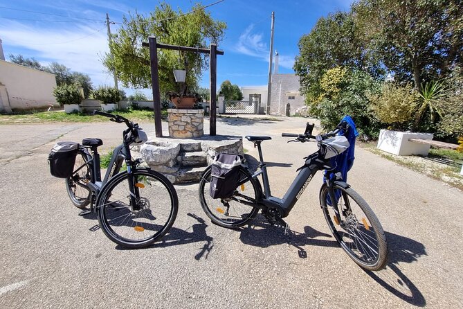 E-bike tour Martina Franca e Locorotondo and visit a dairy - Martina Franca, where the ride begins among old streets