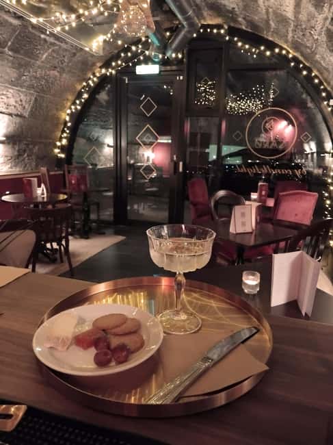 Edinburgh: English Wine and Scottish Cheese Tasting - Moving through the white wines
