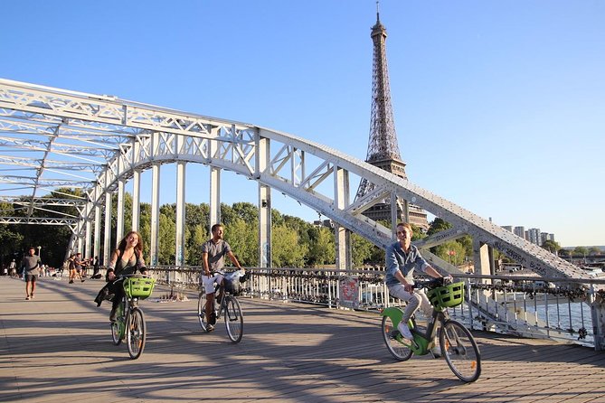 First Day Bike Tour, Top Sights, hidden gems, Wine&Cheese picnic - What makes this Paris bike tour useful