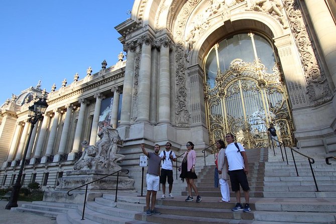 First Day Bike Tour, Top Sights, hidden gems, Wine&Cheese picnic - Why a bike is a smart way to meet Paris