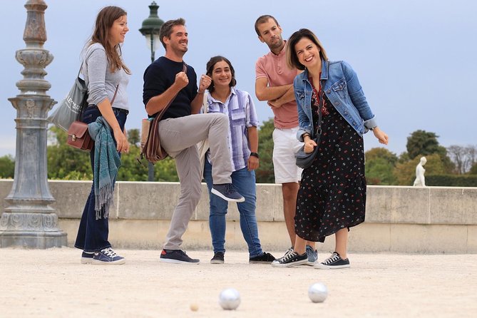 First Day Bike Tour, Top Sights, hidden gems, Wine&Cheese picnic - Le Marais and the old part of Paris