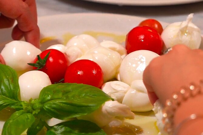 Florence: Mozzarella Cheese Making with Wine and food Tastings - Turning curds into real mozzarella in Florence