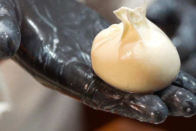 Florence: Mozzarella Cheese Making with Wine and food Tastings - Why the small group size matters