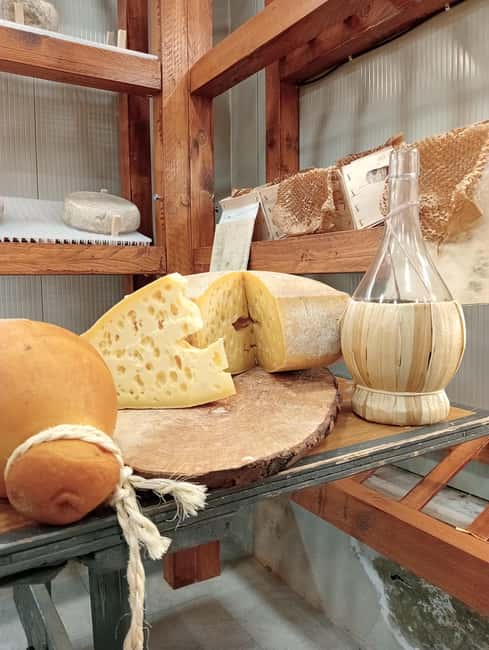 Florence: The secret of wine, cheese and olive oil at a farm - Tasting ten Tuscan wines with a sommelier