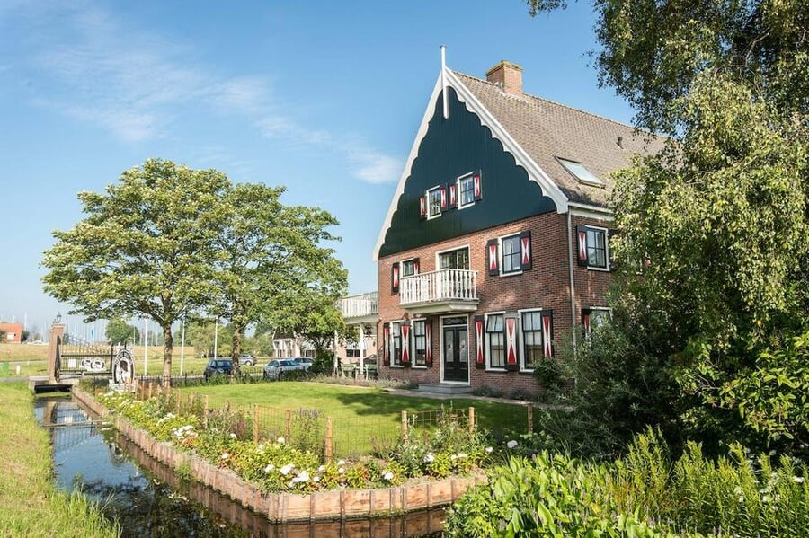 From Amsterdam; Alkmaar Cheese market & Zaanse Schans - Why the transport plan is easier than going alone