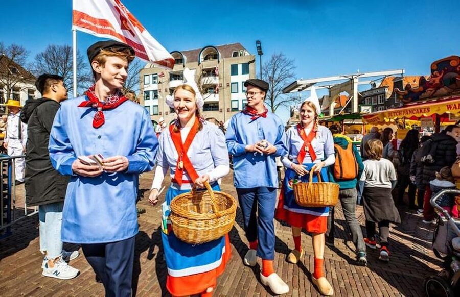 From Amsterdam; Alkmaar Cheese market & Zaanse Schans - Value, flexibility, and what is not included