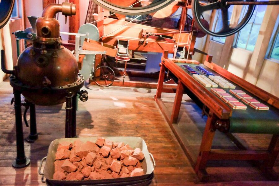 From Geneva: Gruyères Cheese & Chocolate Full-Day Trip - Gruyères Castle and eight centuries of local stories
