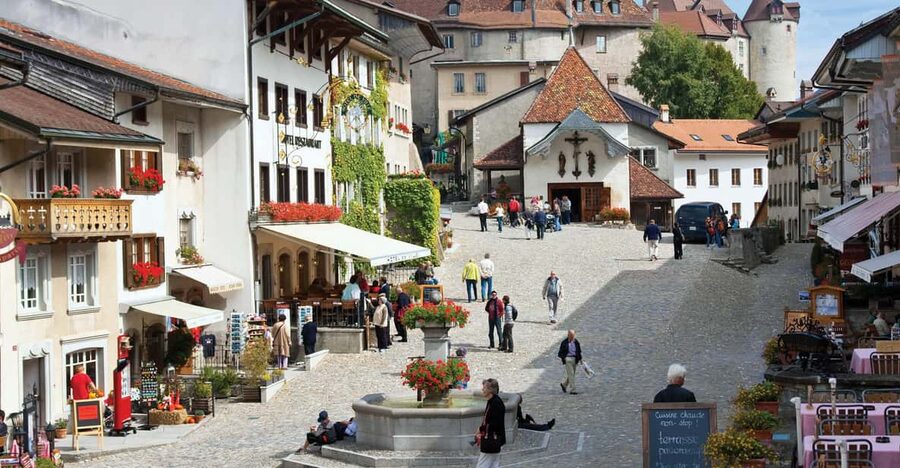 From Geneva: Gruyères Private Tour Cheese & Chocolat Factory - Maison Cailler and the world of Swiss chocolate