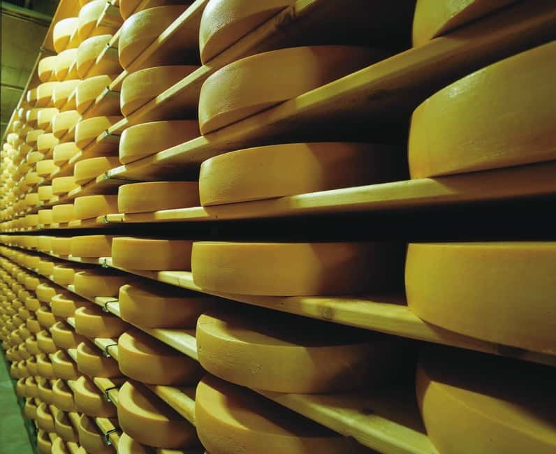 From Lausanne: Gruyères Tour with Train, Chocolate & Cheese - Maison Cailler and the chocolate tasting