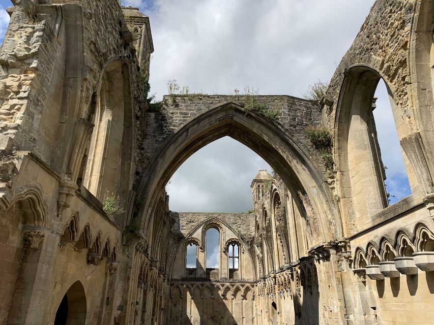 From London: Glastonbury and Cheddar Gorge Guided Day Trip - The road west through Wells and Somerset