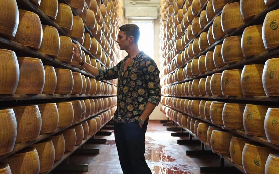 From Parma: Parmigiano and Parma Ham Guided Food Tour - Inside a Parmigiano Reggiano caseificio