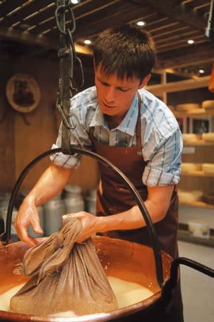 Geneva: Gruyères Tour with Chocolate, Cheese & Golden Train - Key points to know before booking