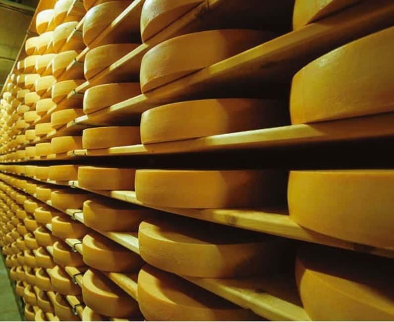 Geneva: Gruyères Tour with Chocolate, Cheese & Golden Train - Maison Cailler: chocolate with a tasting built in
