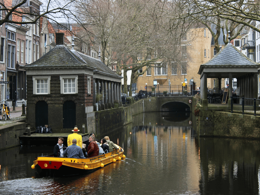 Gouda: Open Boat City Canal Cruise - What the $21 price buys you