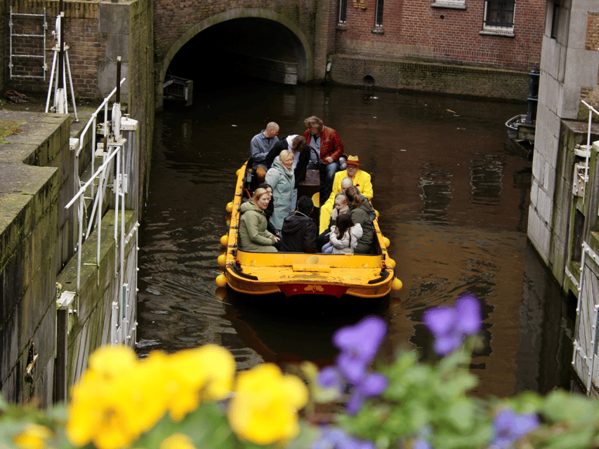 Gouda: Open Boat City Canal Cruise - Who will enjoy this canal cruise