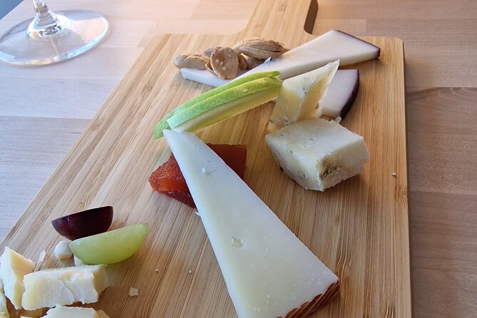Gourmet Experience: Tasting of Spanish Cheese and Exclusive Wines - Four cheeses that explain Spain by region