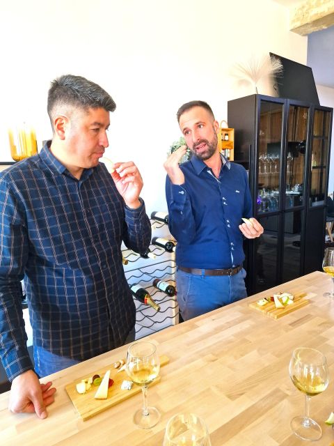 Gourmet Experience: Tasting of Spanish Cheeses and Wines - What the guide adds to the table