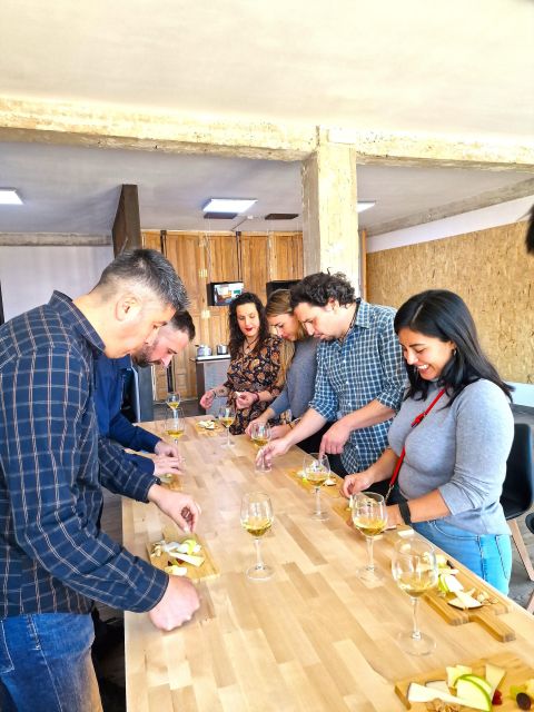 Gourmet Experience: Tasting of Spanish Cheeses and Wines - The two-hour rhythm and atmosphere