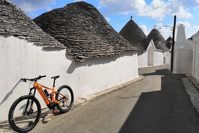 GPS self guide Alberobello and Masseria + Mozzarella and Focaccia tastings by E-bike - Alberobello’s trulli, seen at bicycle speed