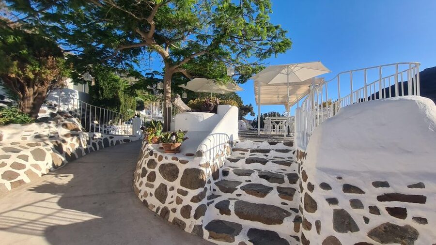 Gran Canaria: canarian rum & local cheese tasting tour - Arriving at Valle de Mogán