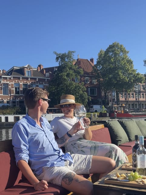 Groningen: Evening Cheese and Wine cruise - Reading the old city at Hoge en Lage der Aa
