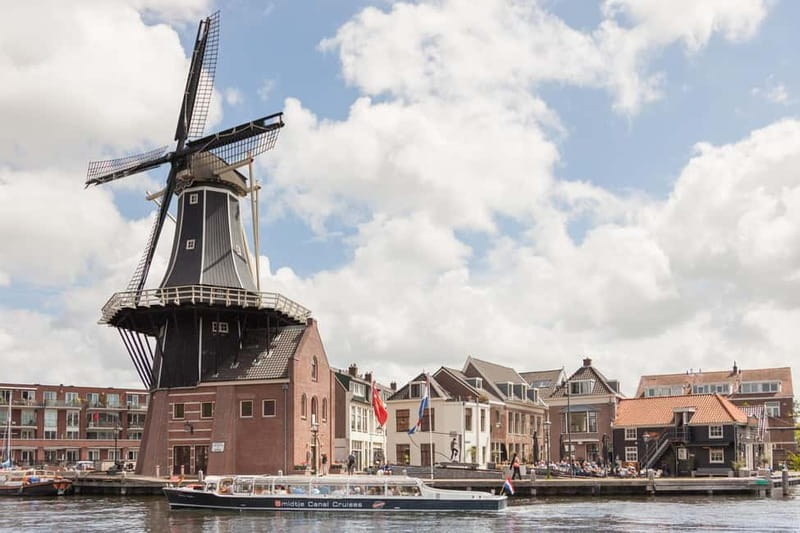 Haarlem: Local Cheese and Wine Cruise - Cheese, wine, and Haarlem from the water