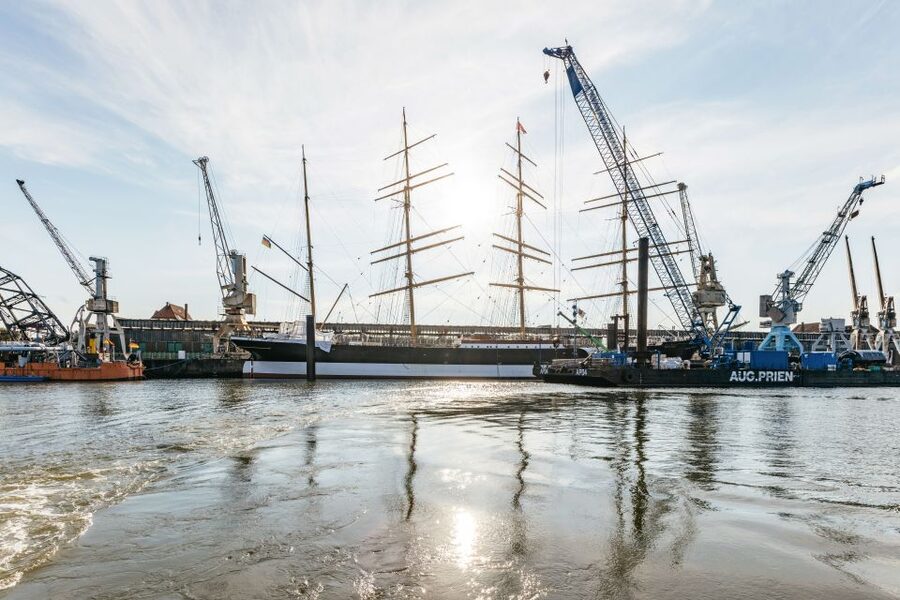 Hamburg: Harbor Cruise with Wine and Cheese - Open air in summer, heated salon in winter