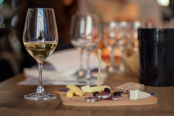 Introduction to Bordeaux wines paired with cheeses & charcuterie - A clear starting point for Bordeaux wine