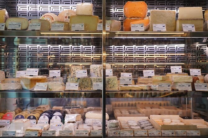 Journey through Italian Cheese - Two wines make the pairing more useful