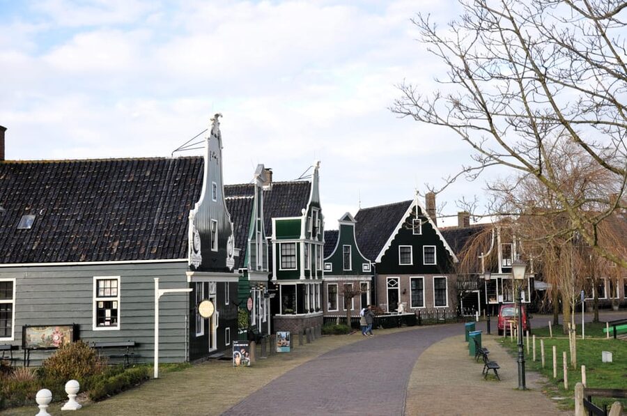 Keukenhof: Private Tulip & Windmill tour with cheese tasting - What the Private Format Adds
