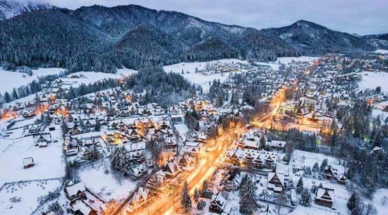 Krakow: Zakopane Tour with Funicular Ride and Cheese Tasting - The van ride, guide, and practical rhythm