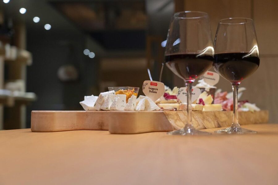 Lake Como: Cheese and Wine Tasting in Valsassina - Shopping after the tasting
