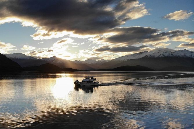 Lake Wanaka 1-Hour Cruise Including Wine and Cheese - Booking, cancellation, and practical details