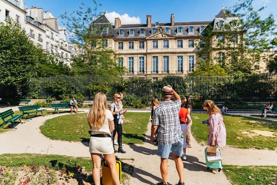 Le Marais Walking Food Tour with Cheese, Wine & Pastries - Key points at a glance