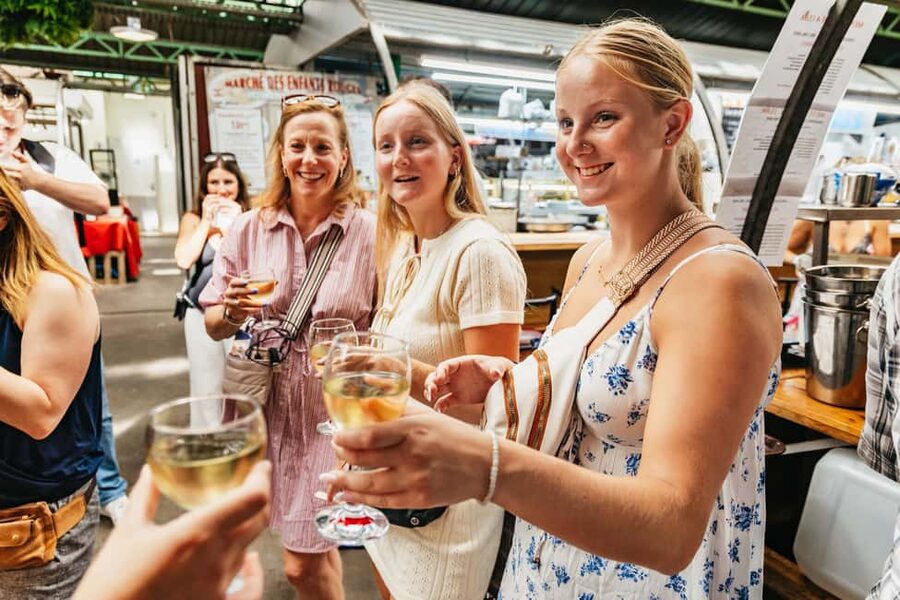 Le Marais Walking Food Tour with Cheese, Wine & Pastries - Why Le Marais works so well for a food tour