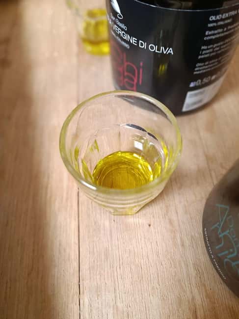 Lecce: Olive Oil, Cheese, and Wine Tasting Experience - How to taste olive oil like a local