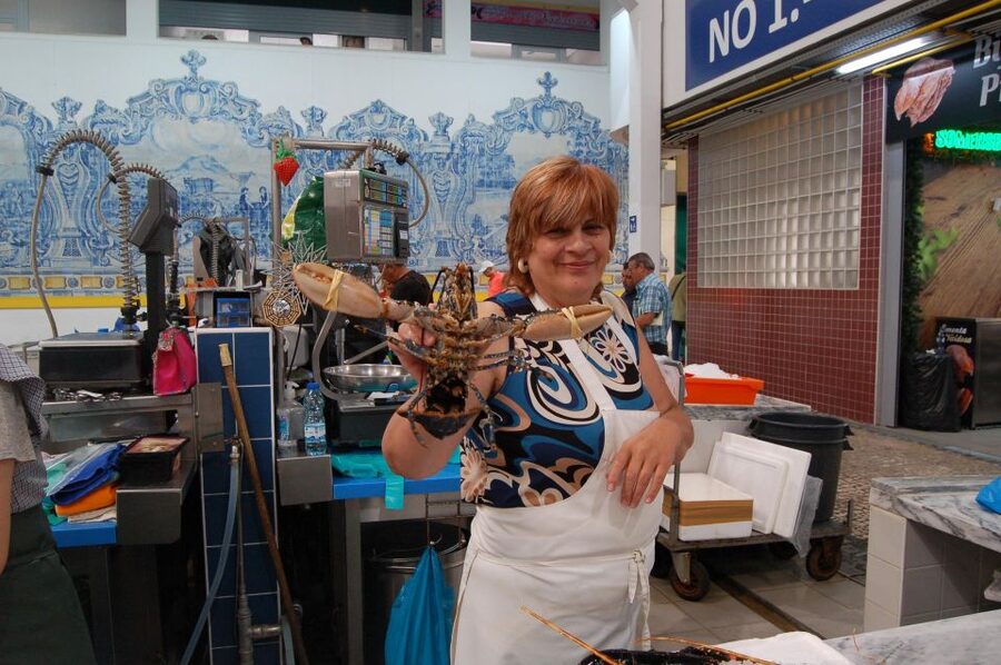 Lisbon Getaway: Private Arrábida Wine & Food Tour - Who should book this day
