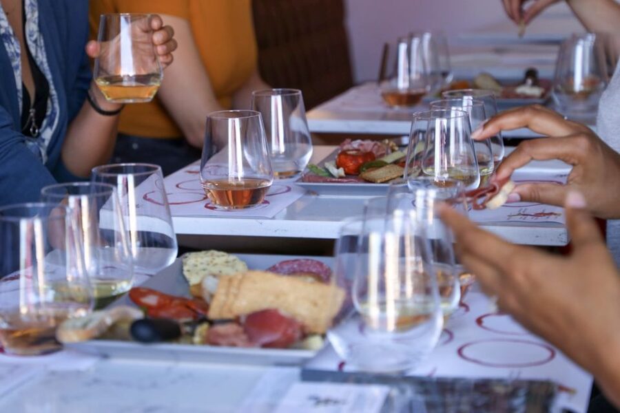 Lisbon: Portuguese Wine and Cheese Tasting with Lunch - What the two-hour flow feels like