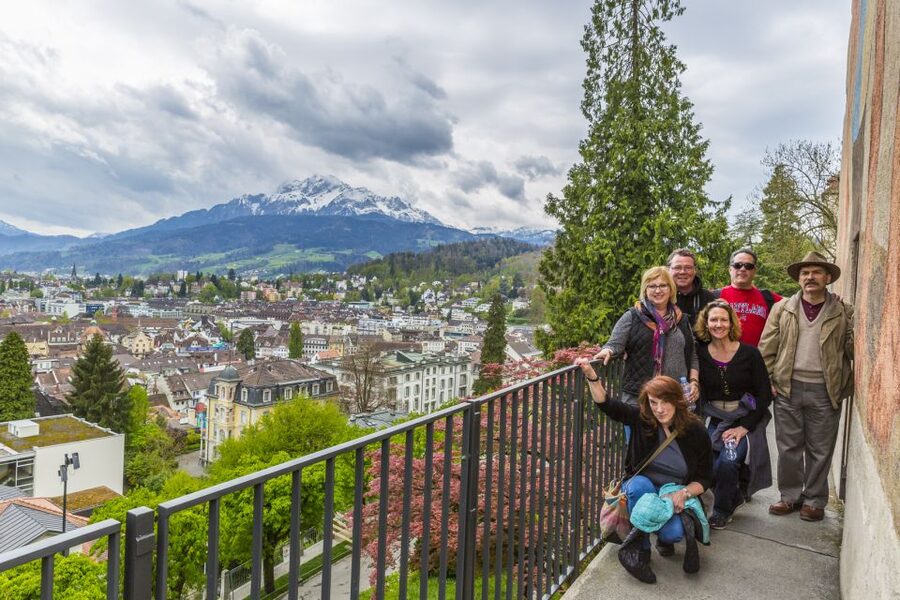 Lucerne: Walking and Boat Tour with Cheese & Wine Tasting - Swiss cheese and wine as an optional finish