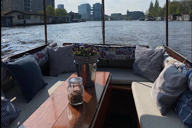 Luxury Amsterdam Canal Cruise – Unlimited Cocktails Included (1H) - Why this one-hour cruise works well in Amsterdam