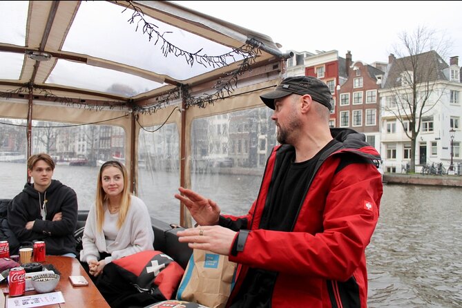 Luxury Amsterdam Canal Cruise – Unlimited Cocktails Included (1H) - The romantic bridge photo stop
