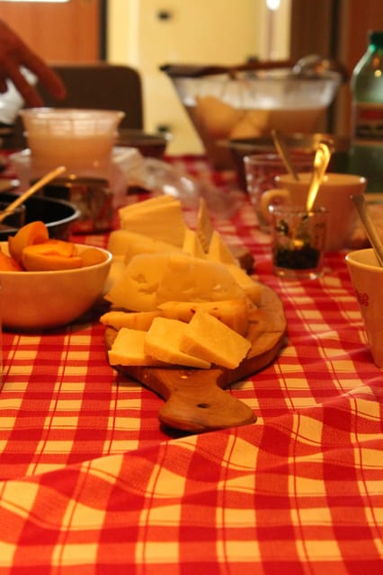 Matera: Mozzarella and Cheese tasting with a Cheesemaker - From milk to mozzarella and burrata