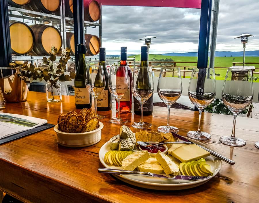 Melbourne: Yarra Valley Wine, Choc, Farm Fresh, Gin Tour - Meeting at the Arts Centre before the valley drive
