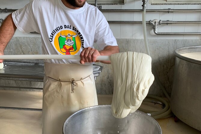 Mozzarella Experience and tasting in Naples - A garden visit adds a personal touch