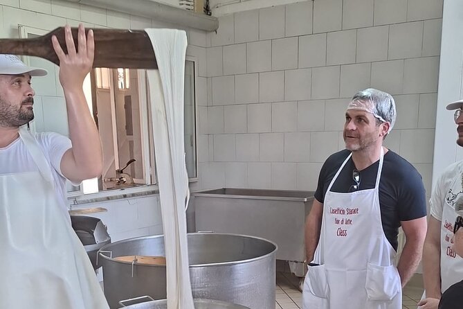 Mozzarella Experience with Tasting in Vico Equense - Should you book the Caseificio Starace mozzarella class?