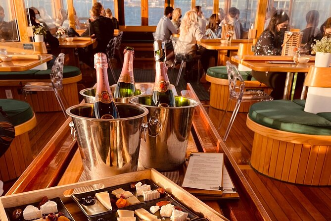 New York City: Champagne, Cheese, Caviar & Sightseeing Cruise - The Atmosphere Depends on the Sailing