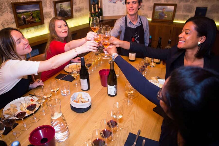 Paris: 10 Wines & 10 Cheeses tasting in French - Who will enjoy this tasting most