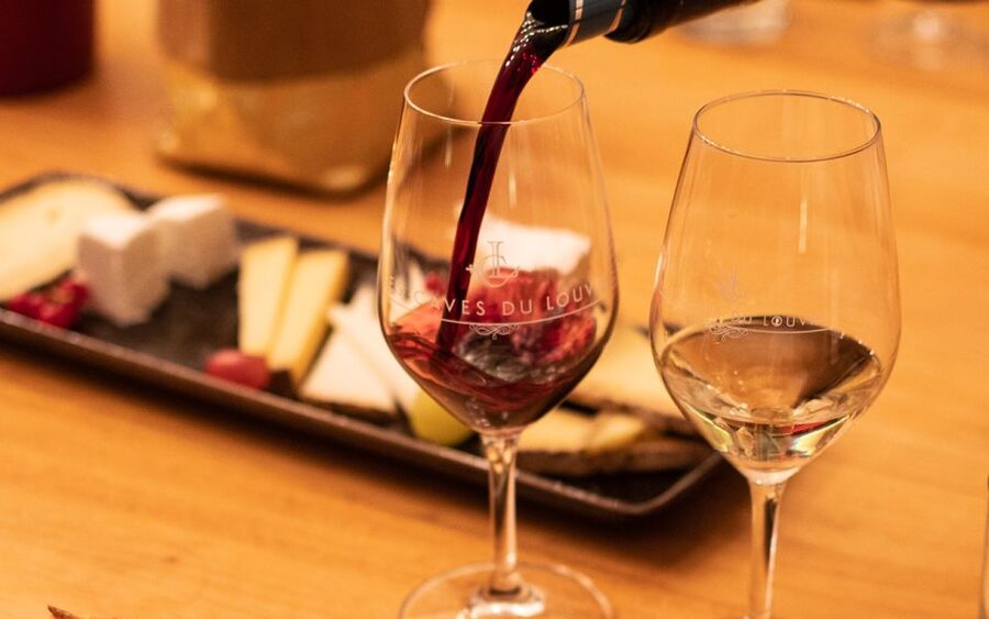 Paris: Apéro Wine and Cheese Tasting Experience - What the sommelier adds to the hour